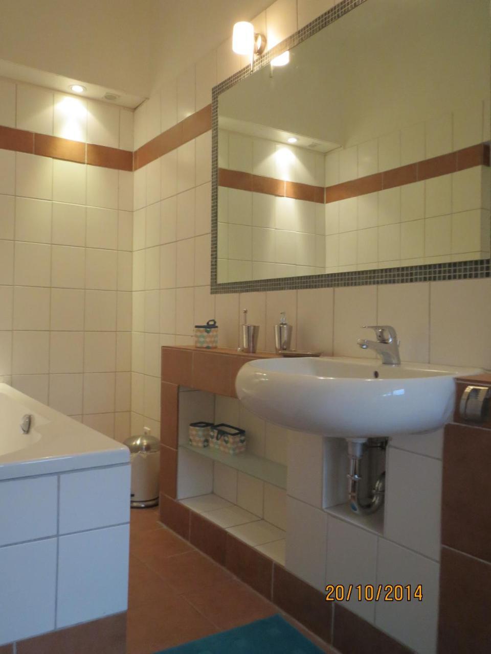 Ferienwohnung Schoenwaelder Mit Kleiner Terrasse Und Wall Box Buxtehude Eksteriør bilde